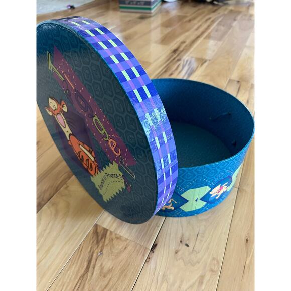 Winnie the Pooh Vinatyge Hat Box, Tiger Pounce or Bounce, 16in. Excellent Cond. - Picture 4 of 6